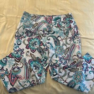 Chicos so slimming capris size 2-1/2 (large)